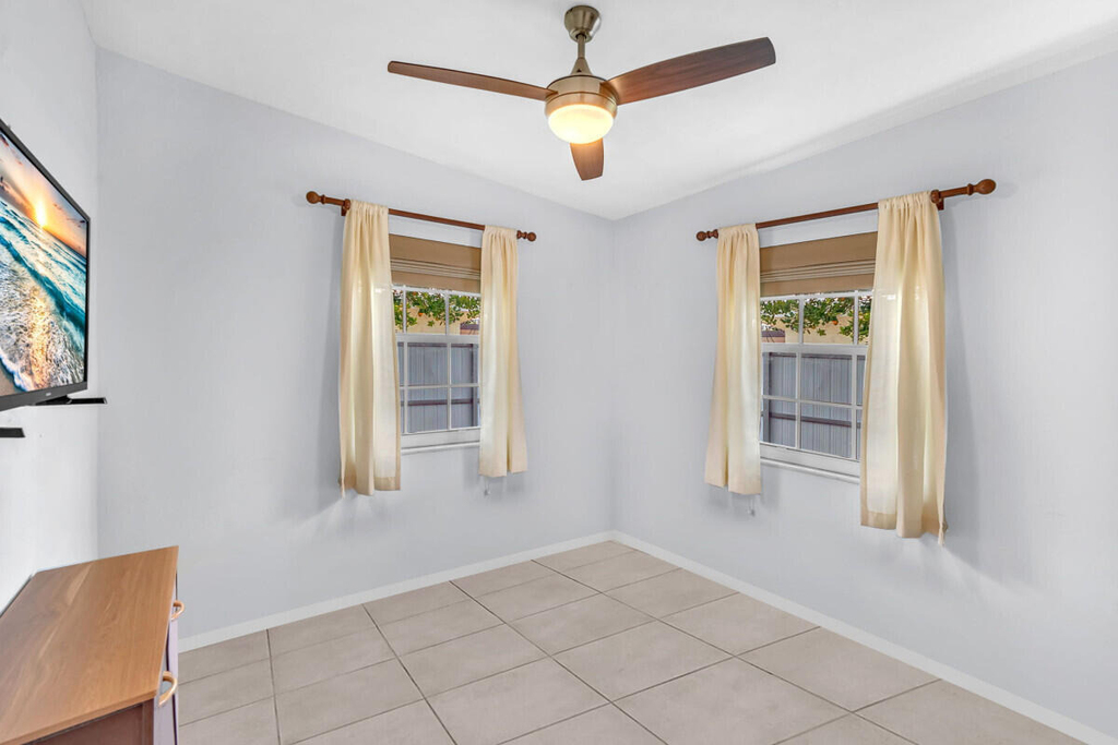 404 S 62nd Terrace - Photo 4
