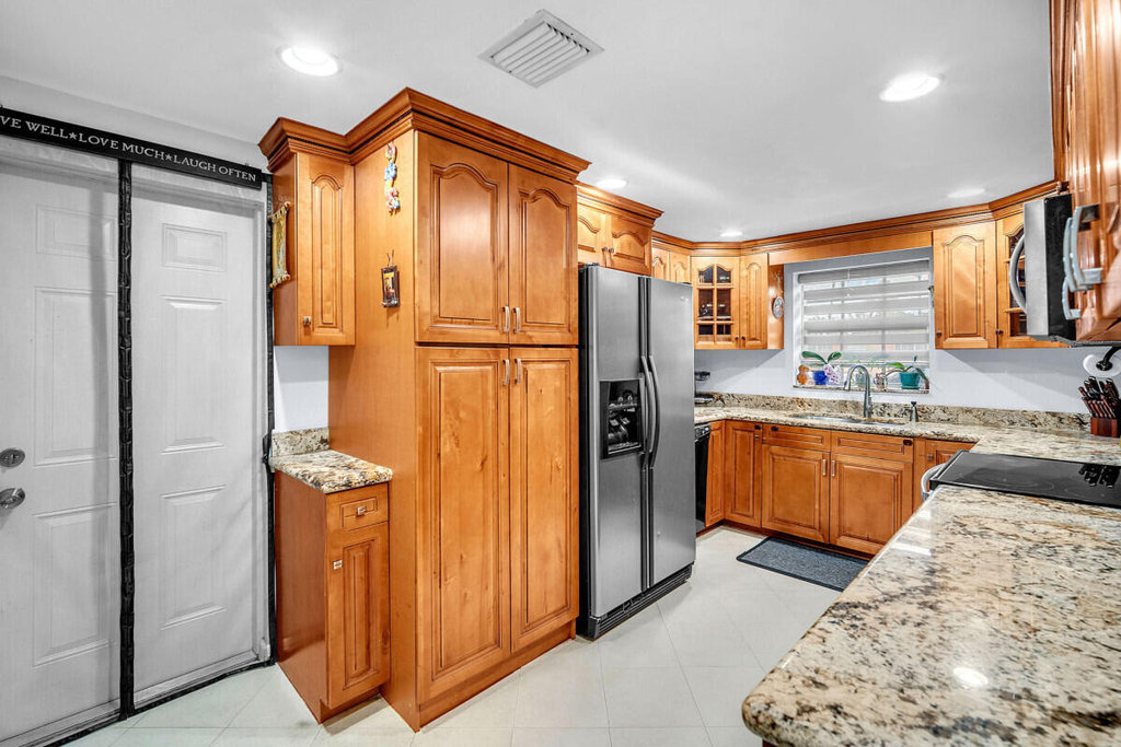 404 S 62nd Terrace - Photo 5