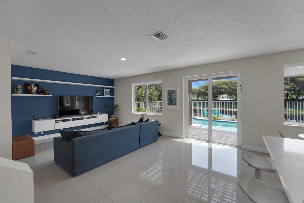 1070 Bluewood Terrace - Photo 4