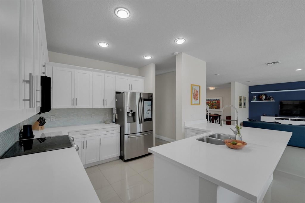 1070 Bluewood Terrace - Photo 18