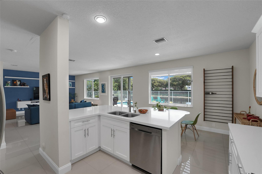 1070 Bluewood Terrace - Photo 19