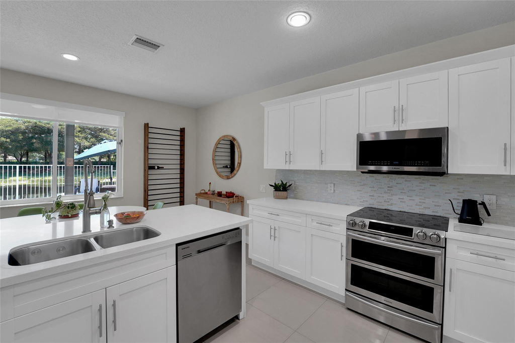 1070 Bluewood Terrace - Photo 12