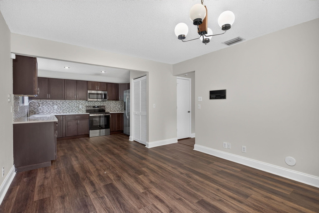 587 Nw 38th Avenue - Photo 12