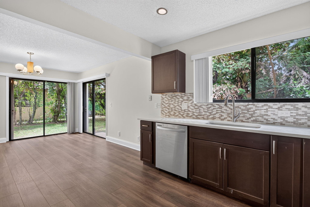 587 Nw 38th Avenue - Photo 17
