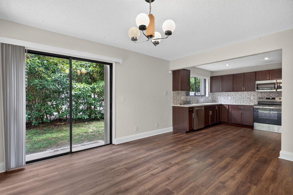 587 Nw 38th Avenue - Photo 11