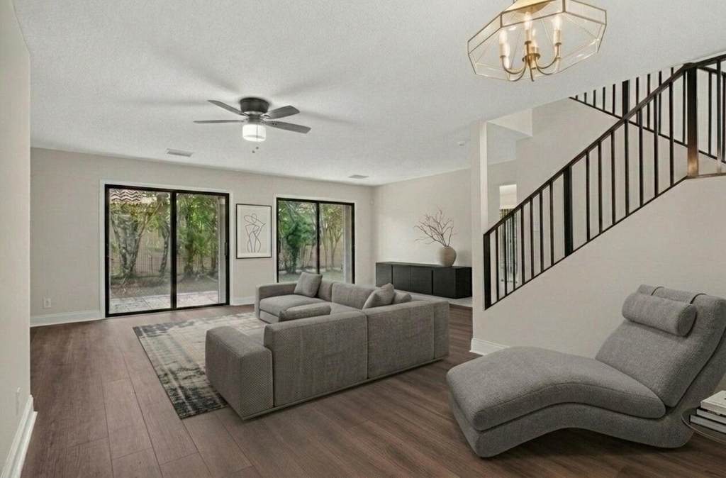 587 Nw 38th Avenue - Photo 0