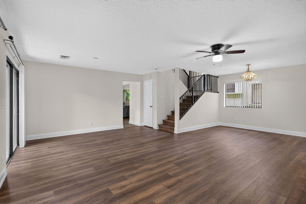 587 Nw 38th Avenue - Photo 8