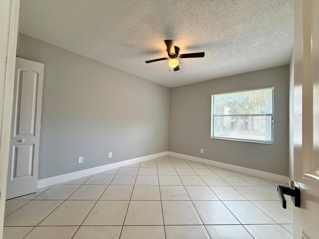 9633 Riverside Drive - Photo 8