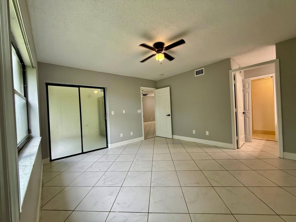 9633 Riverside Drive - Photo 6