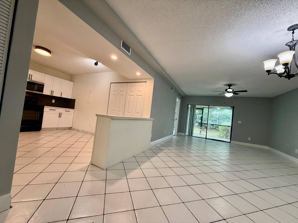 9633 Riverside Drive - Photo 7