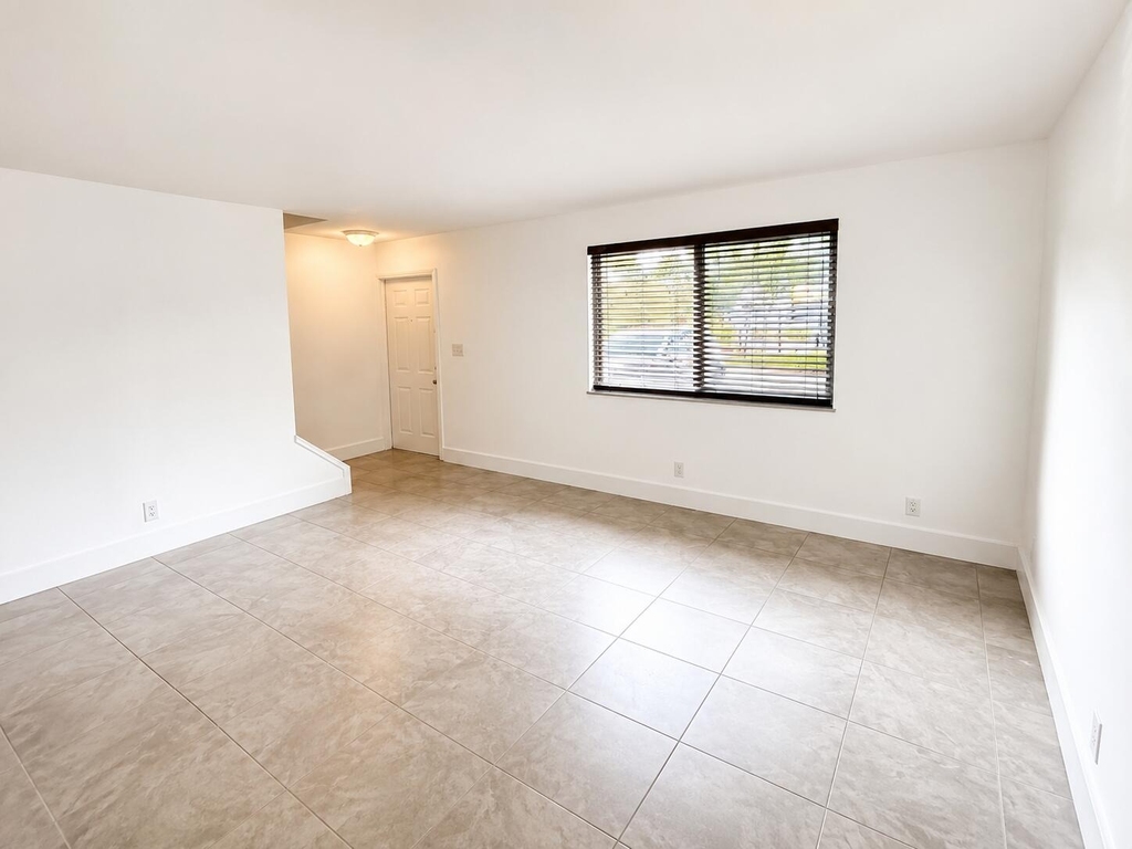 5728 5728 Blueberry Ct, Unit #38 Circle - Photo 6