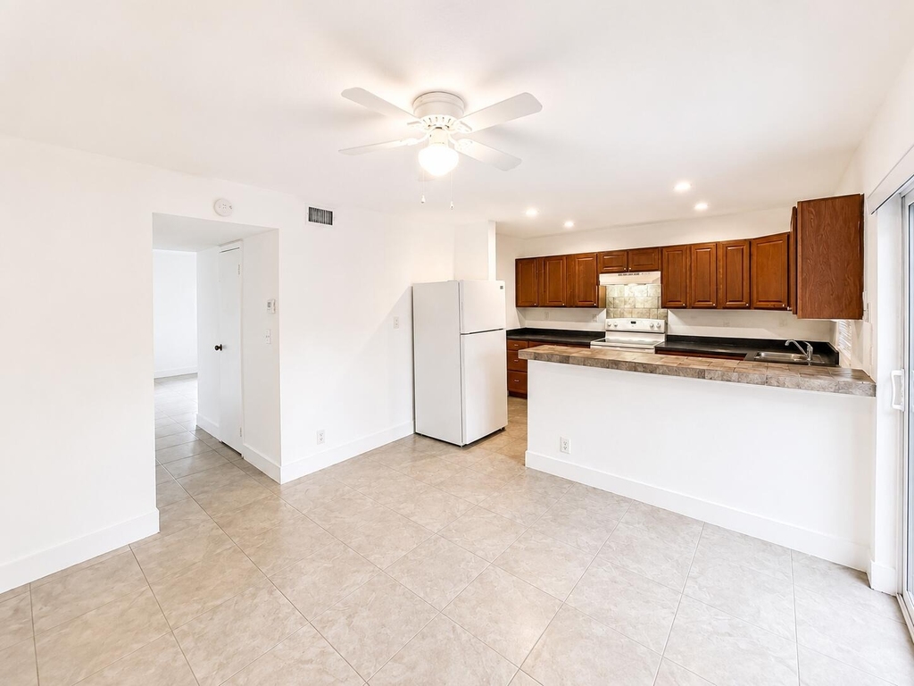5728 5728 Blueberry Ct, Unit #38 Circle - Photo 5