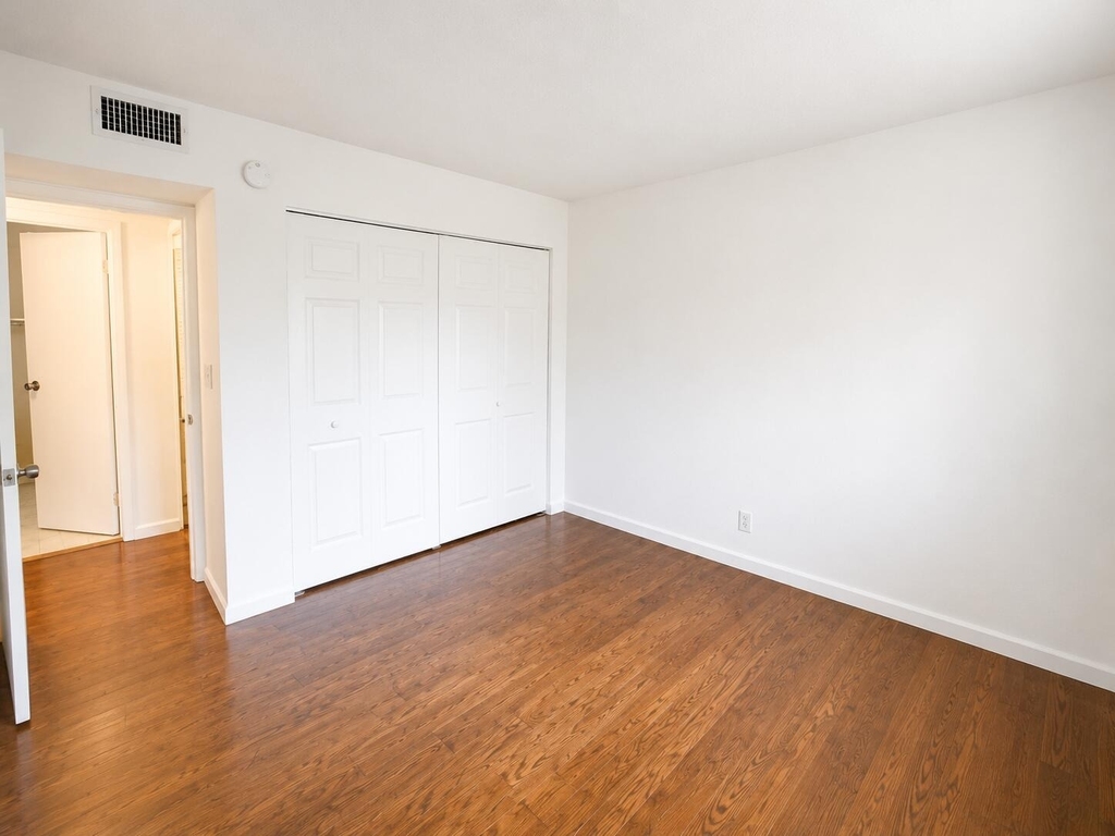 5728 5728 Blueberry Ct, Unit #38 Circle - Photo 13