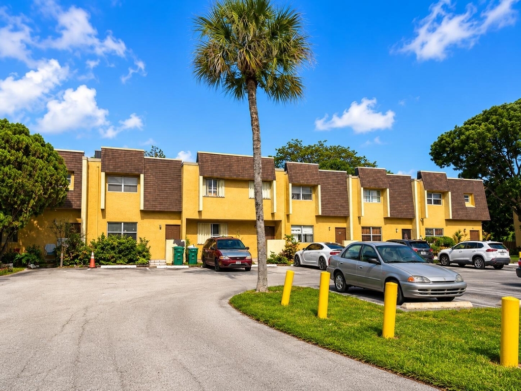 5728 5728 Blueberry Ct, Unit #38 Circle - Photo 1