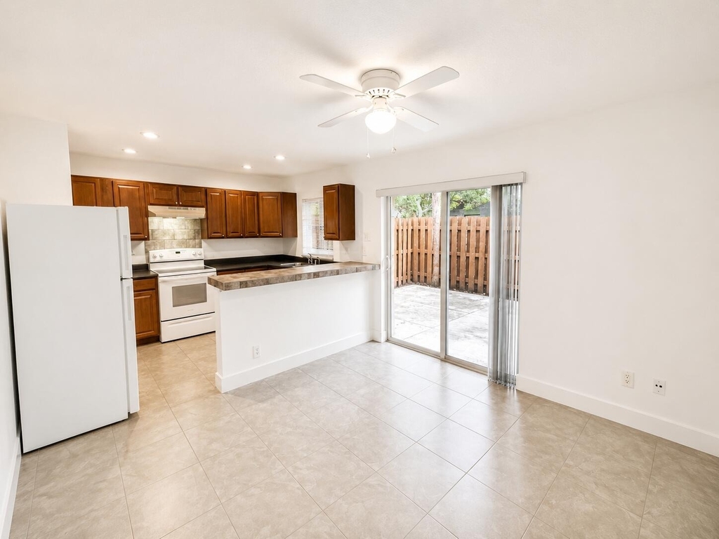 5728 5728 Blueberry Ct, Unit #38 Circle - Photo 7