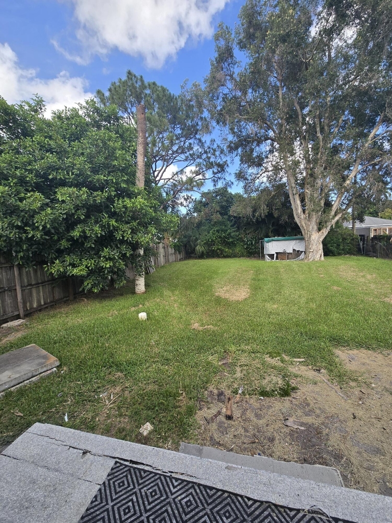 1220 Kent Street - Photo 2