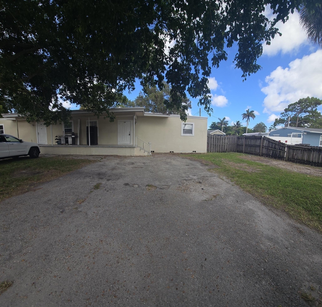 1220 Kent Street - Photo 0