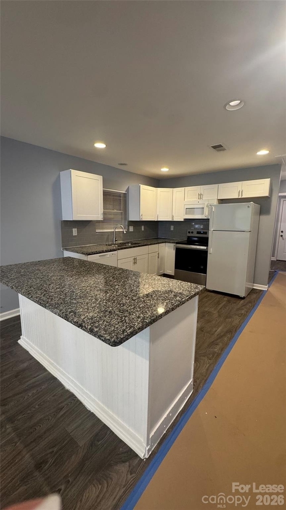 910 Cantwell Street - Photo 2