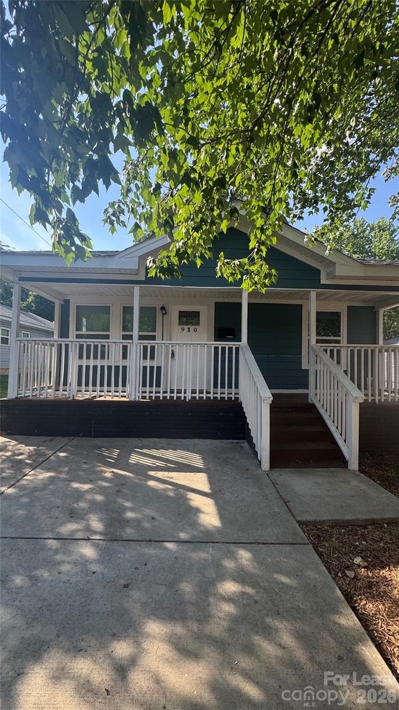 910 Cantwell Street - Photo 1