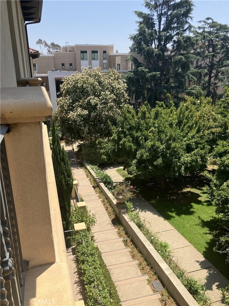 378 W Green Street - Photo 30
