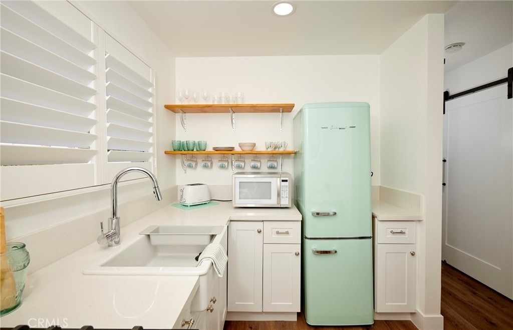 728 Euclid - Photo 7