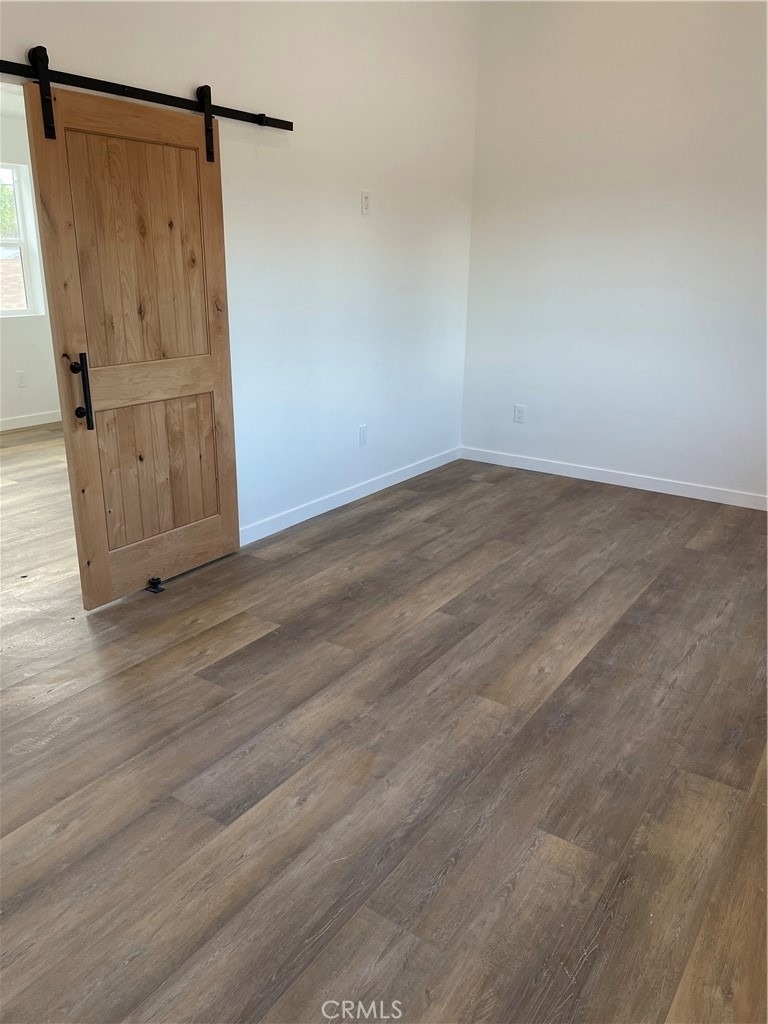 24308 Victory Boulevard - Photo 7