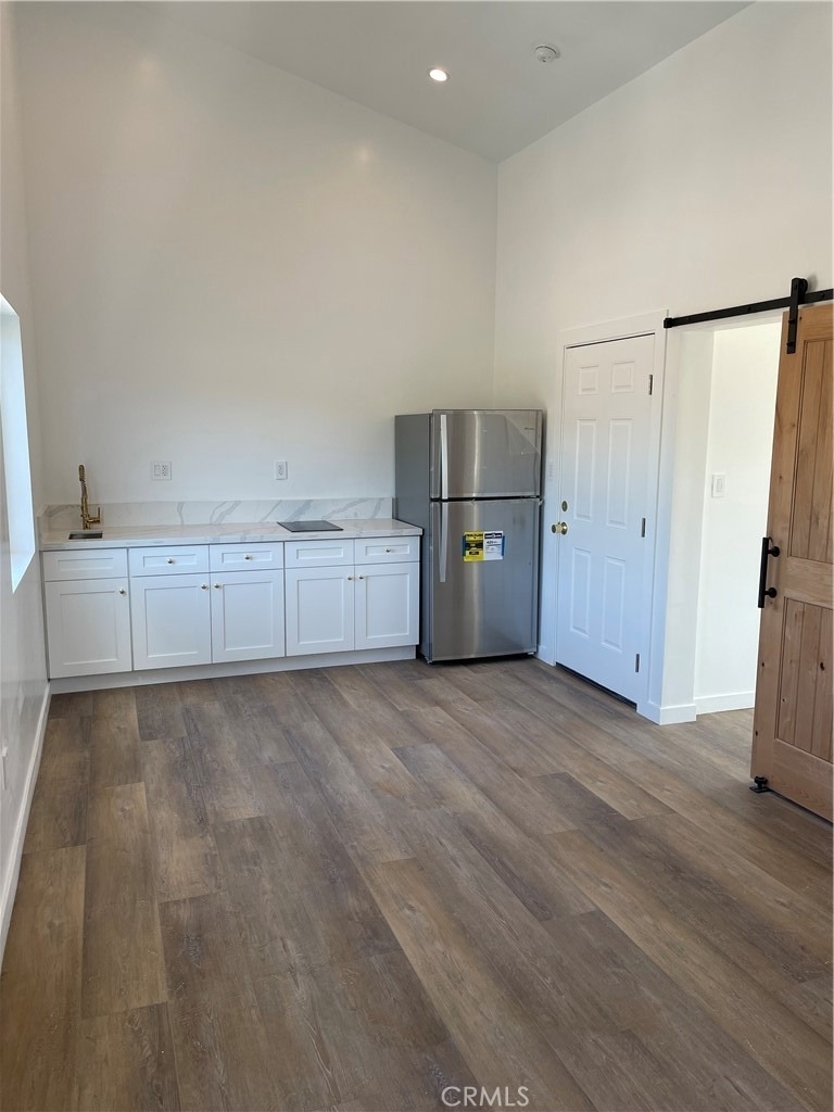 24308 Victory Boulevard - Photo 0