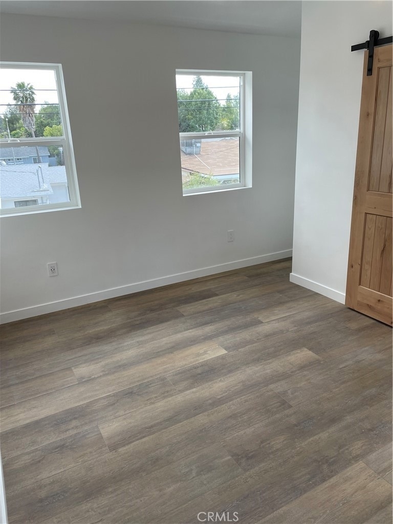 24308 Victory Boulevard - Photo 5