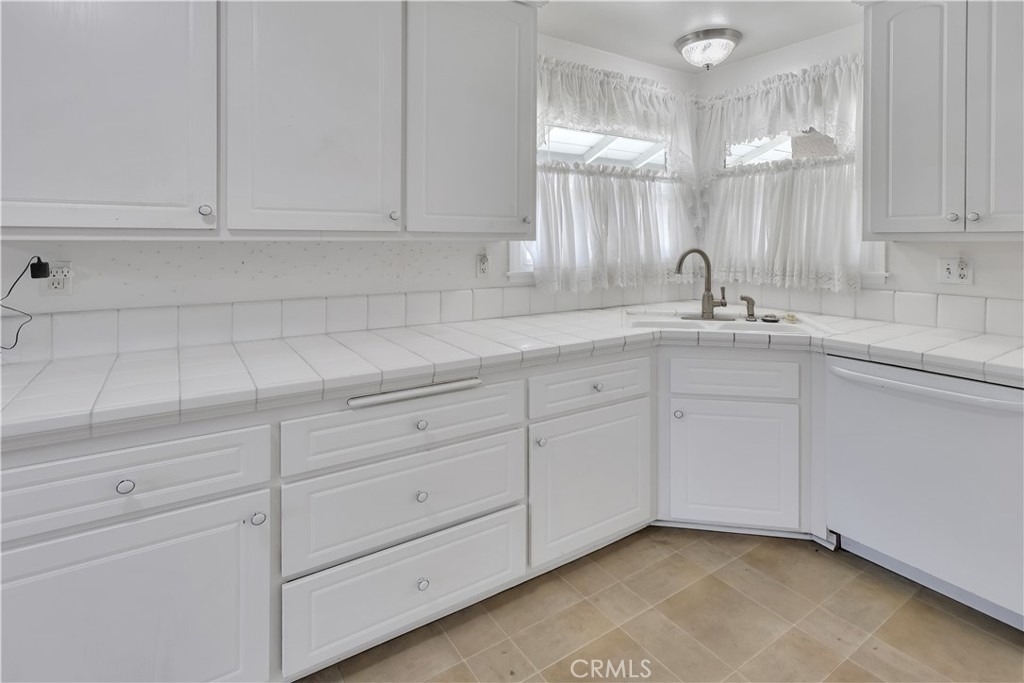 518 N Carousel - Photo 7