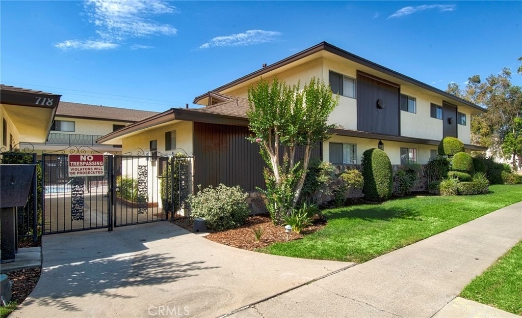 718 W Center - Photo 15