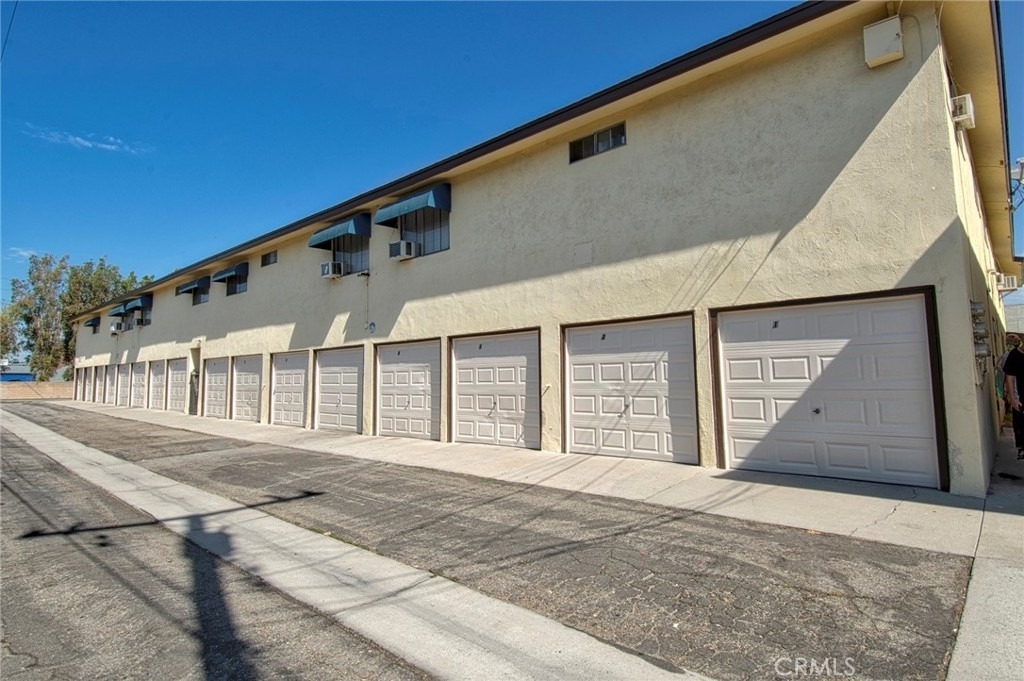 718 W Center - Photo 13