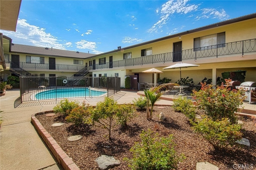 718 W Center - Photo 14