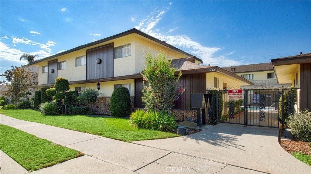 718 W Center - Photo 0