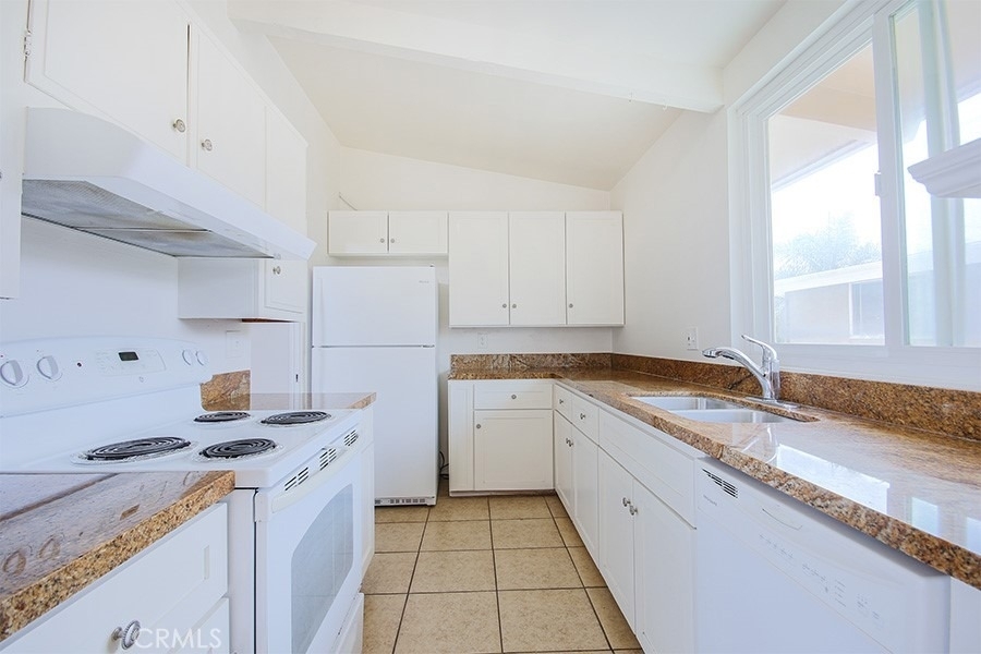 5542 Fernhill Circle - Photo 4