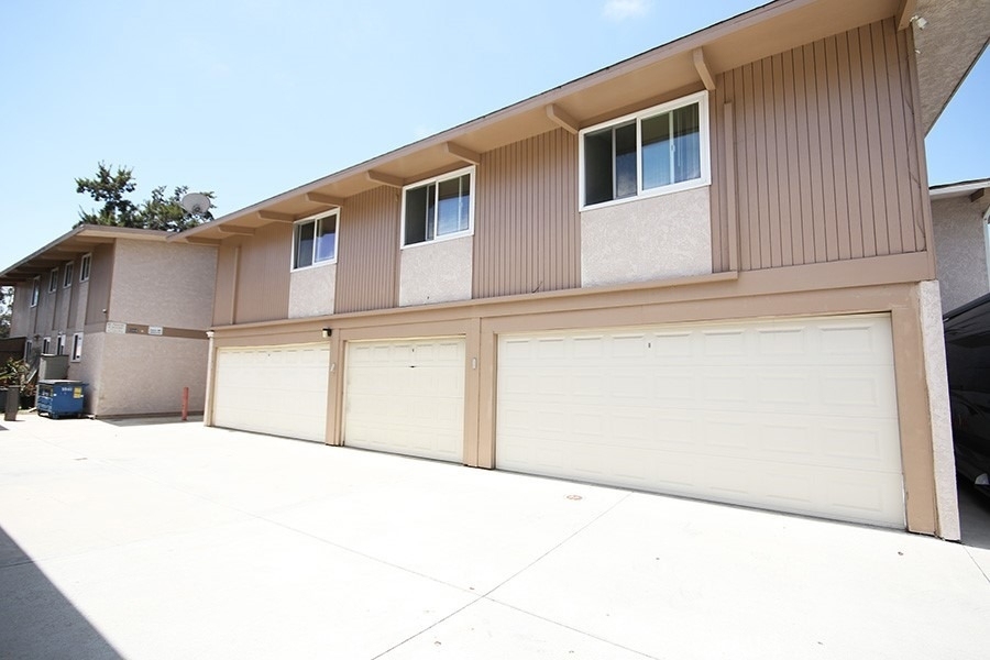 5542 Fernhill Circle - Photo 1