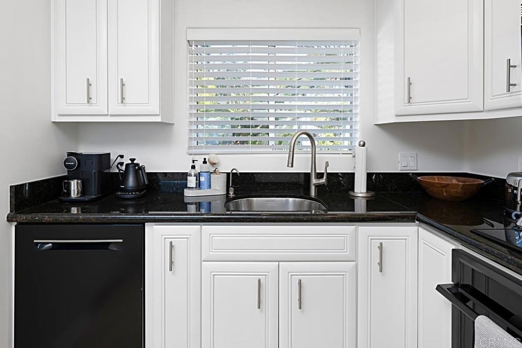 155 15th St - Photo 18