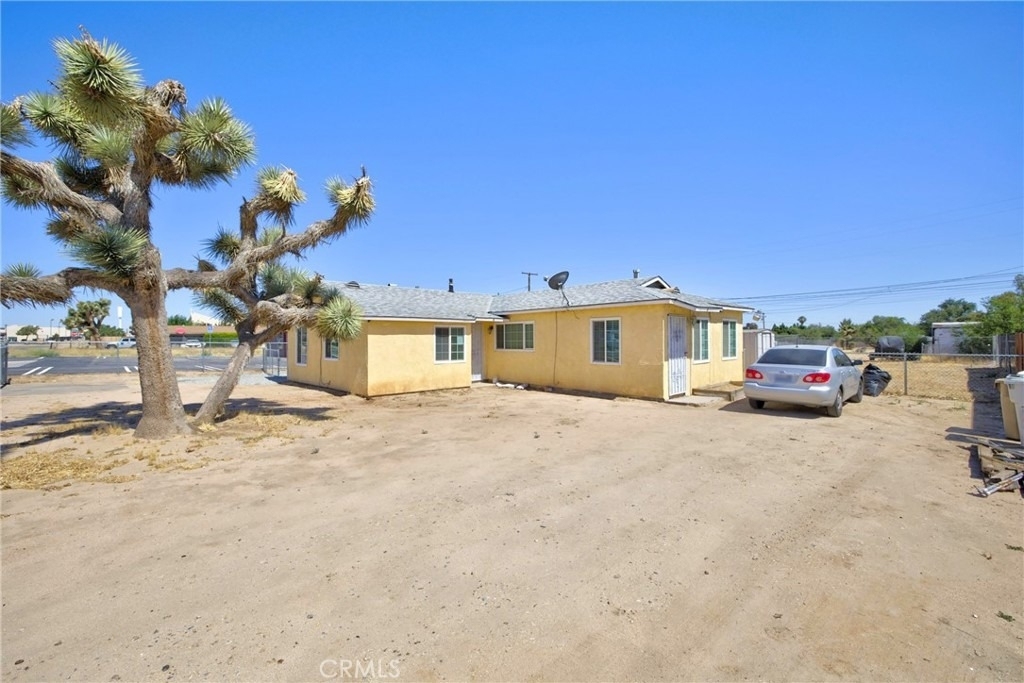 15990 Yucca Street - Photo 0