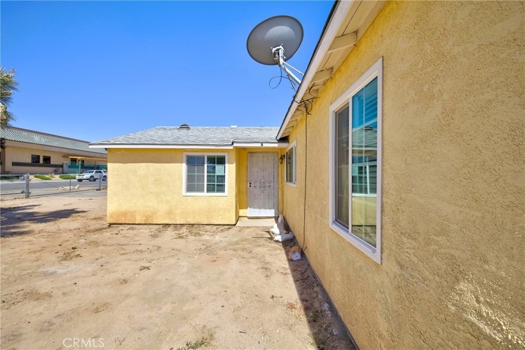15990 Yucca Street - Photo 3