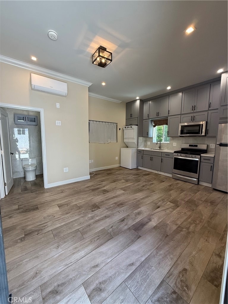 1909 Midvale - Photo 1