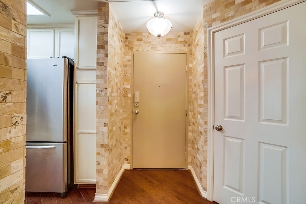 501 E Del Mar Boulevard - Photo 6