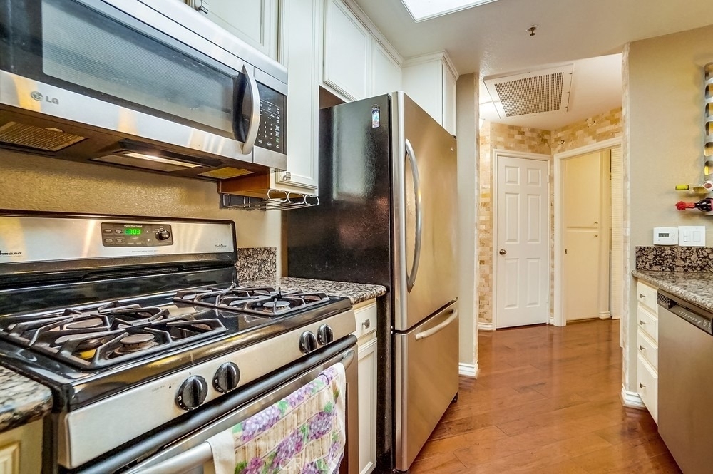 501 E Del Mar Boulevard - Photo 24