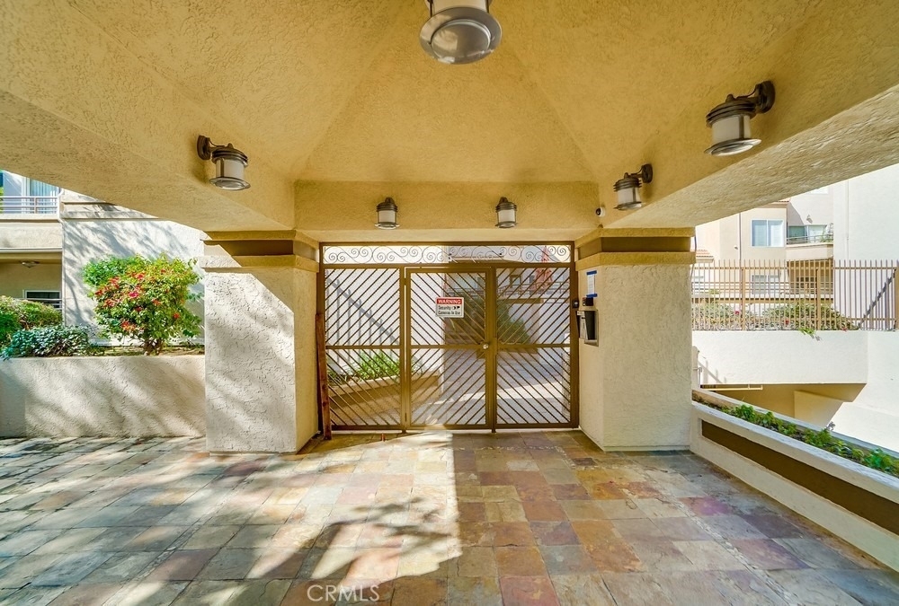 501 E Del Mar Boulevard - Photo 2