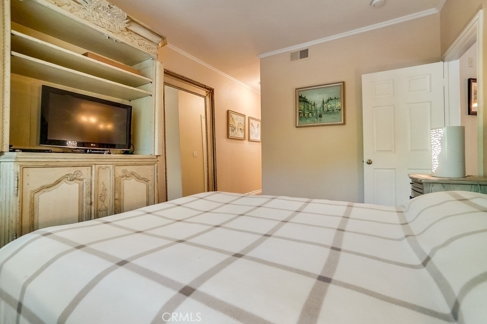 501 E Del Mar Boulevard - Photo 36