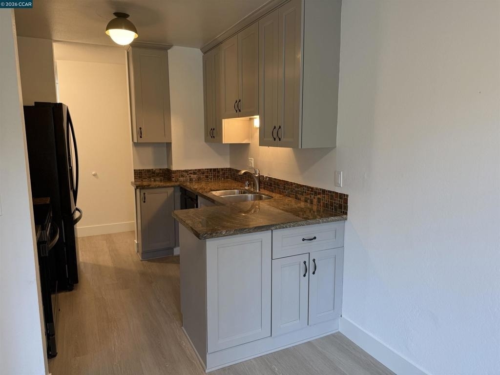 2564 Walnut Blvd - Photo 2