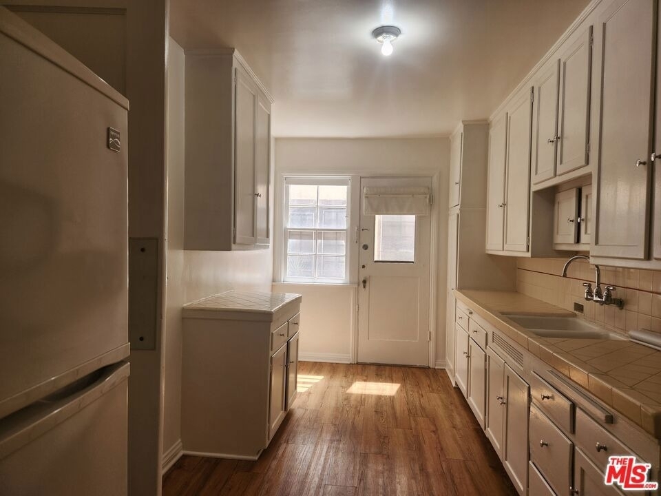 3326 3330 W 5th Street - Photo 5
