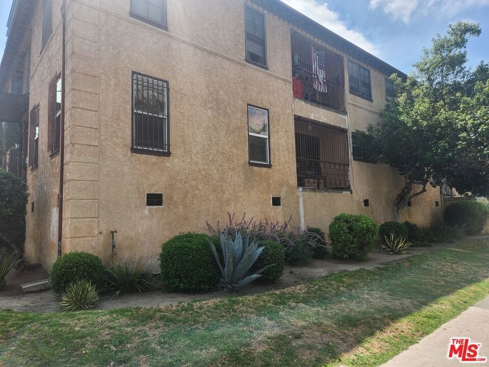 3326 3330 W 5th Street - Photo 10