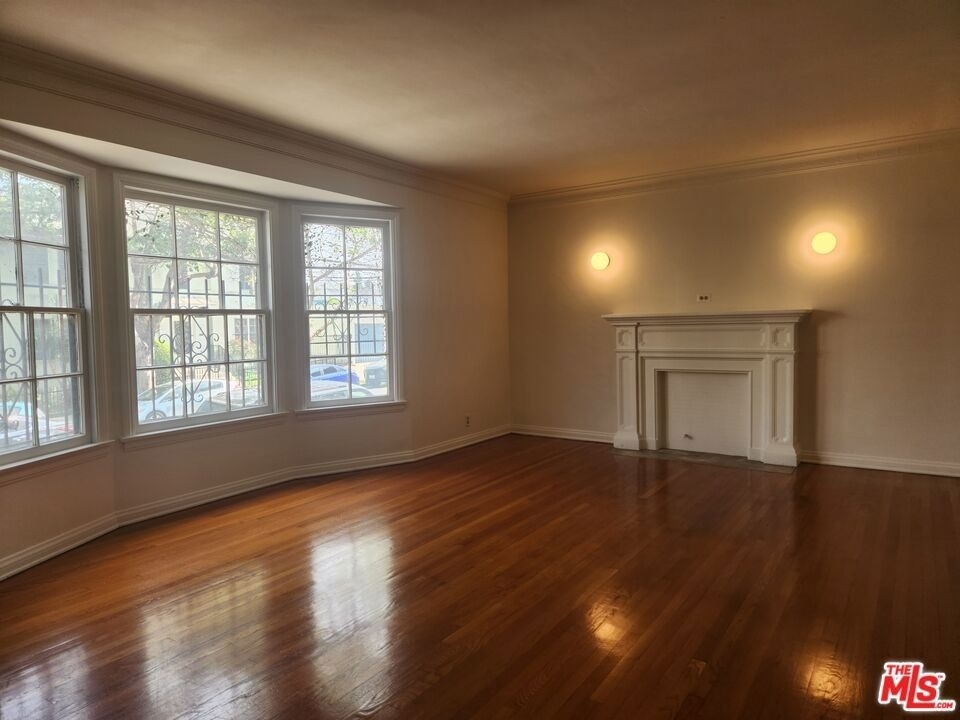3326 3330 W 5th Street - Photo 1