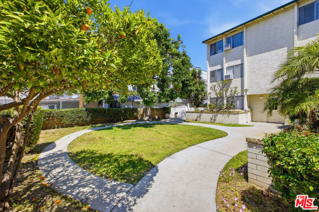 1337 S Hoover Street - Photo 15