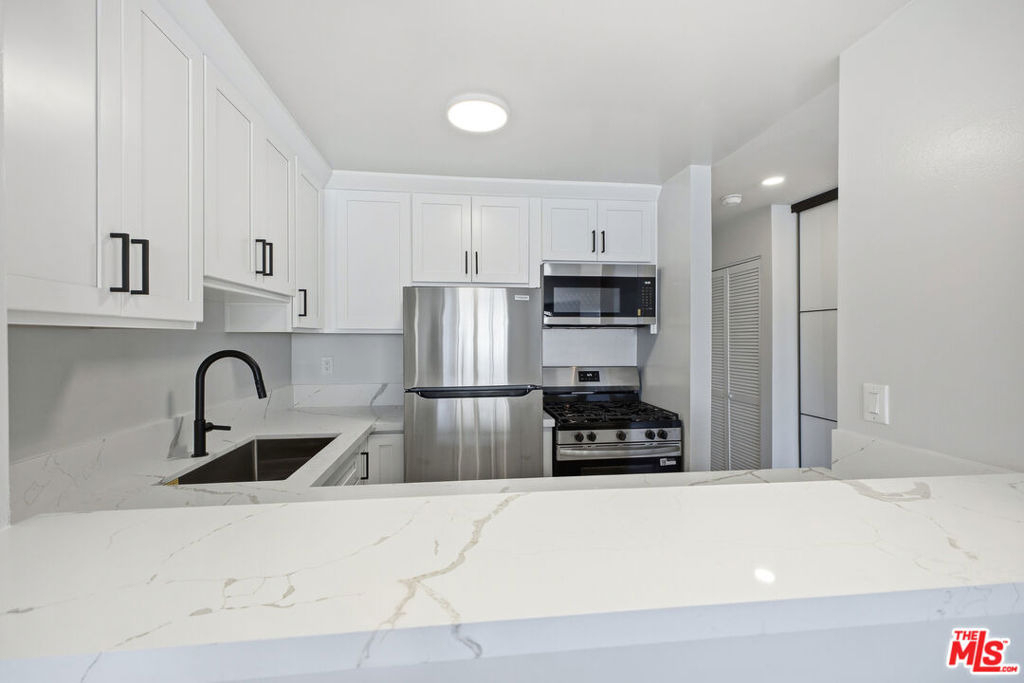 1337 S Hoover Street - Photo 13