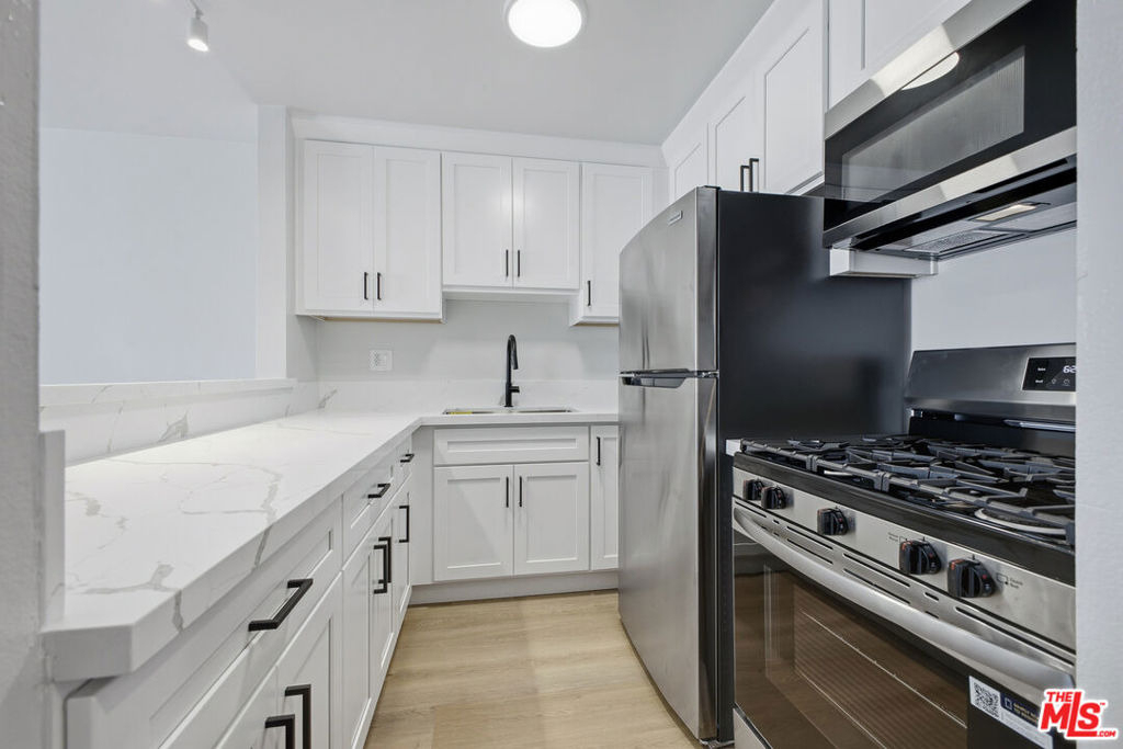 1337 S Hoover Street - Photo 8